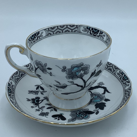 Royal Tuscan England Black/Blue Floral Fine Bone China Teacup & Saucer - Picture 5 of 10